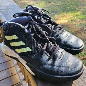 Adidas tennis shoes